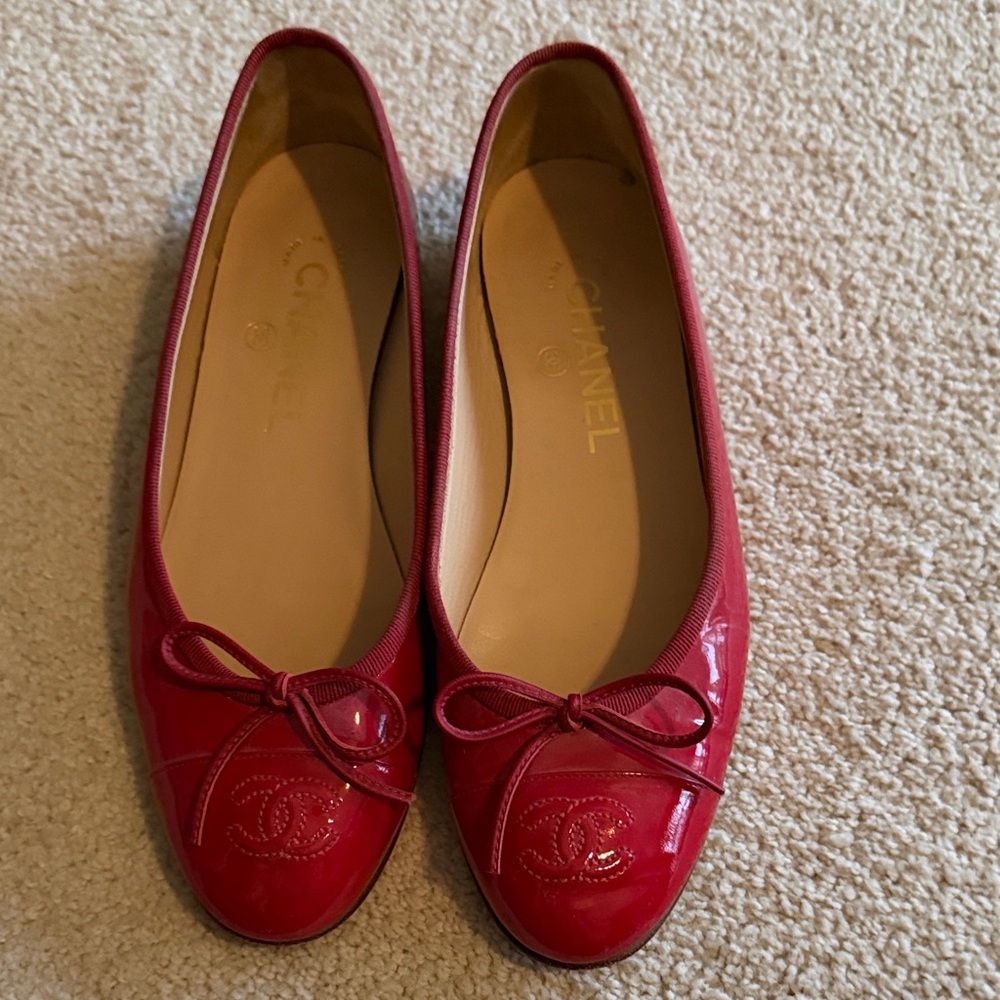CHANEL Glossy Red Flats with Bow